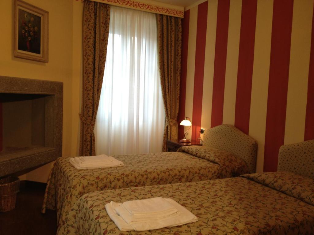 La Dependance Hotel Menaggio Szoba fotó